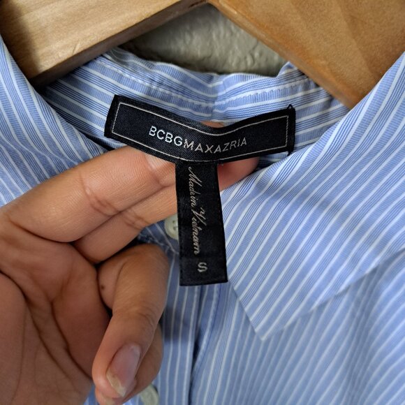 BCBG MaxAzria – Modern Blue Striped High-Low Button Front Blouse – Size Small - Picture 8 of 14